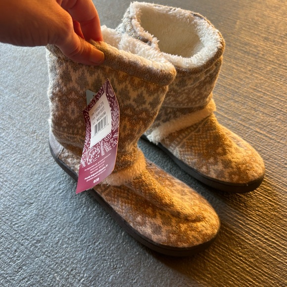 LUKEES Muk Luks Cheryl Grey Neutral Sweater Boots 7/8 - Picture 1 of 7